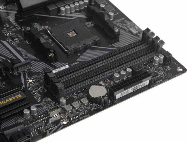 Материнская плата Gigabyte B550M DS3H AC R2 — для бизнеса и офиса