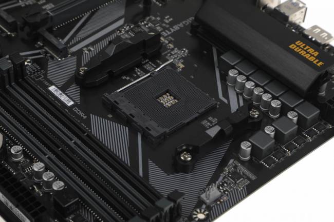 Материнская плата Gigabyte B550M DS3H AC R2 — для бизнеса и офиса