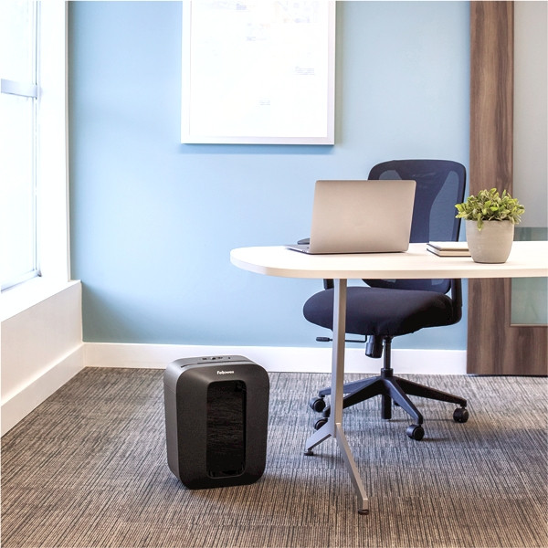 Шредер Fellowes® Powershred® LX50, DIN P-4, 4х37мм, 9лст., 17 лтр., уничт.: скрепки,скобы,карты Fellowes FS-44060 — для бизнеса и офиса Шредер Fellowes® Powershred® LX50, DIN P-4, 4х37мм, 9лст., 17 лтр., уничт.: скрепки,скобы,карты Fellowes FS-44060 — для бизнеса и офиса