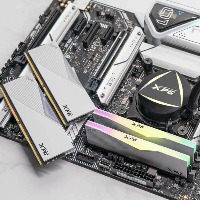 Память DDR5 2x16GB 6400MHz ADATA AX5U6400C3216G-DCLARWH — для бизнеса и офиса Память DDR5 2x16GB 6400MHz ADATA AX5U6400C3216G-DCLARWH — для бизнеса и офиса