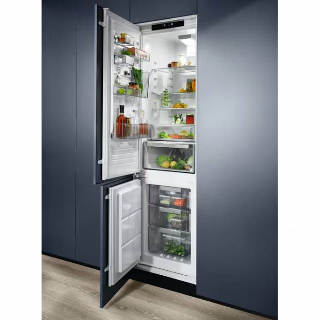 Встраиваемый холодильник ELECTROLUX Electrolux LNS9TE19S — для бизнеса и офиса Встраиваемый холодильник ELECTROLUX Electrolux LNS9TE19S — для бизнеса и офиса