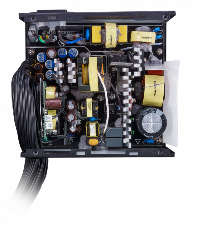 Блок питания 700 Ватт Cooler Master MWE 700W White 230V - V2