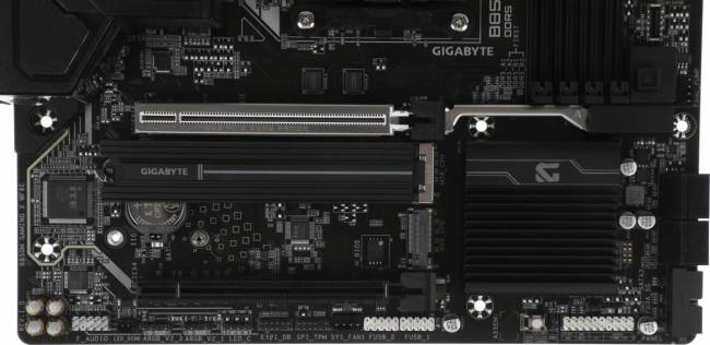Материнская плата Gigabyte B850M GAMING X WF6E — для бизнеса и офиса