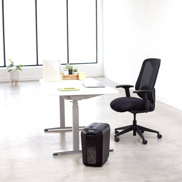 Шредер Fellowes® Powershred® LX65, DIN P-4, 4х40мм, 10лст., 22 лтр., SafeSense™, шт Fellowes Powershred LX65 — для бизнеса и офиса