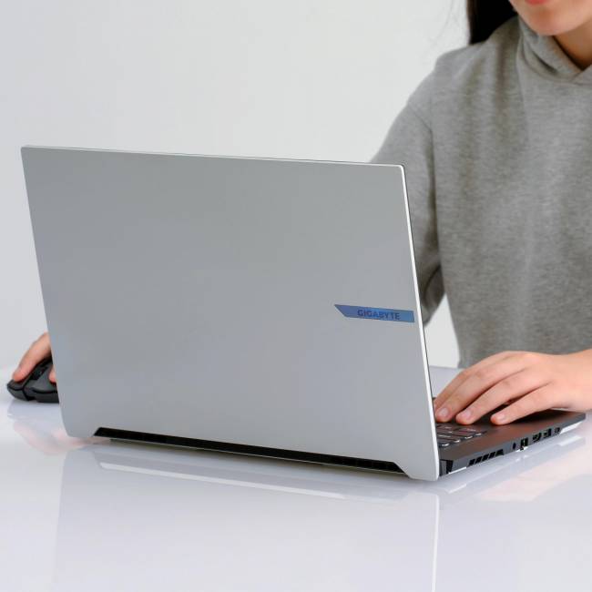 Ноутбук Gigabyte 1WH93EEC64DH — для бизнеса и офиса