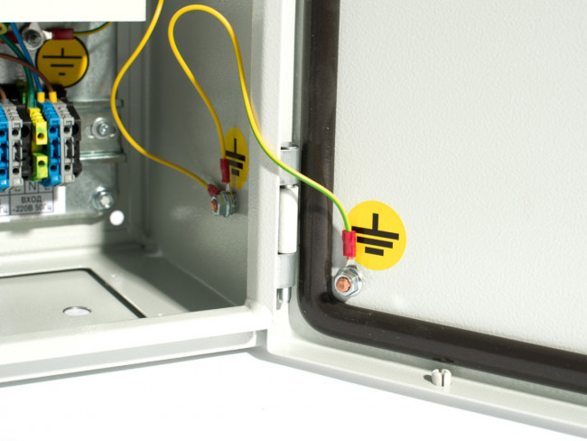 986 SKAT-UPS 600 ИБП 220В 450Вт 2 АКБ внешние. On-Line синусоида корпус IP65 Бастион SKAT-UPS 600 IP65